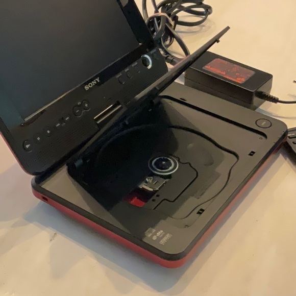 Sony Portable CD DVD Player DVP-FX820 With AC Adapter & Remote Control Red - Picture 11 of 16